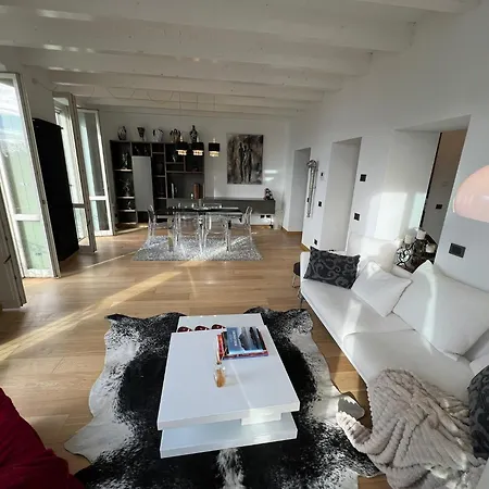 Apartament Charles *